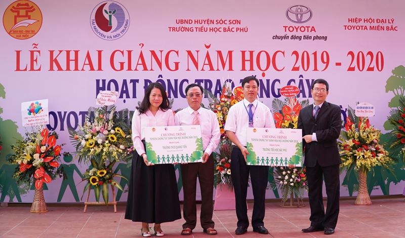 Toyota Việt Nam chung tay xanh hóa học đường 