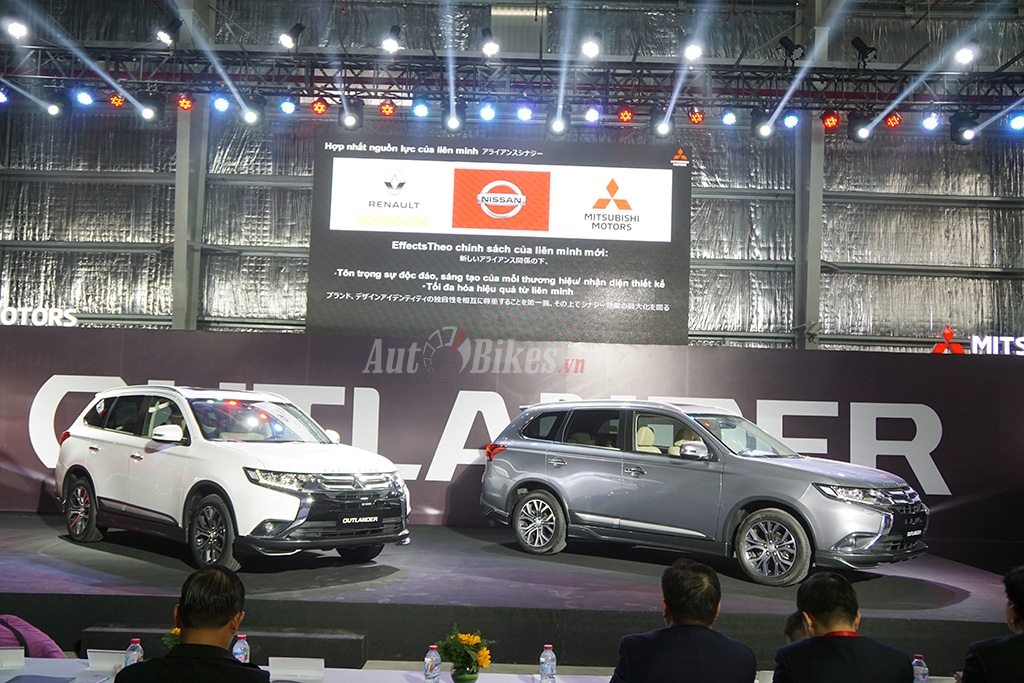 mitsubishi outlander 2018 lap rap gia tu 808 trieu dong