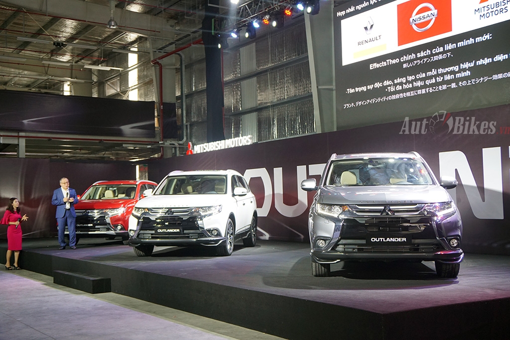 mitsubishi outlander 2018 lap rap gia tu 808 trieu dong