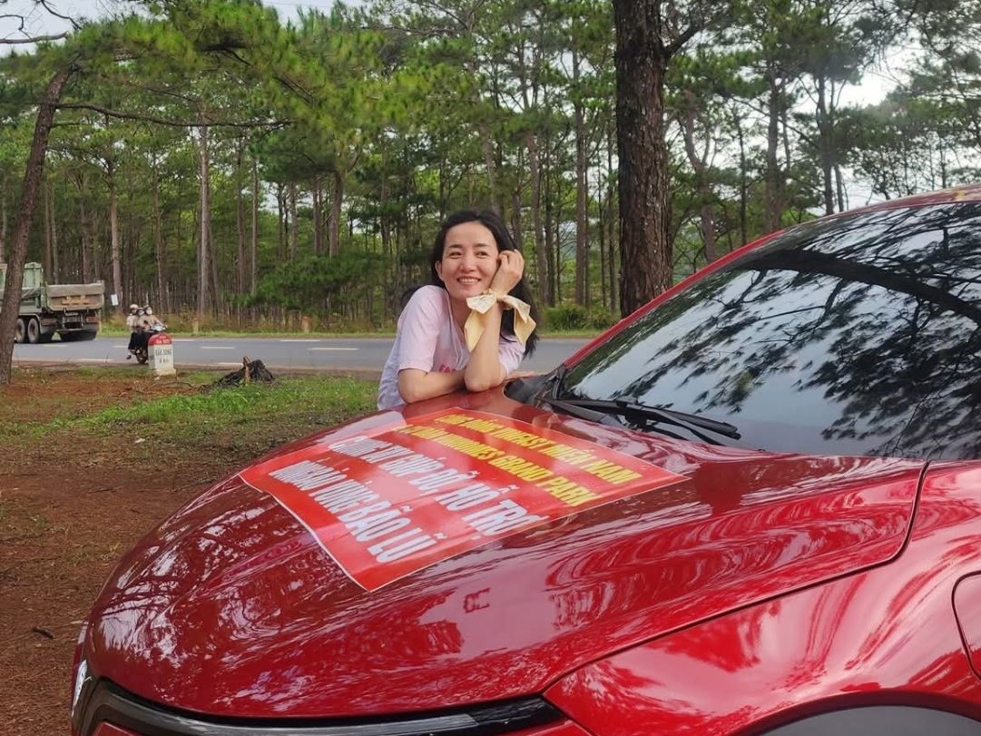 Lái xuyên đêm vào vùng lũ, nữ CEO thừa nhận: “VinFast VF 6 giúp tôi tự tin sau vô-lăng”