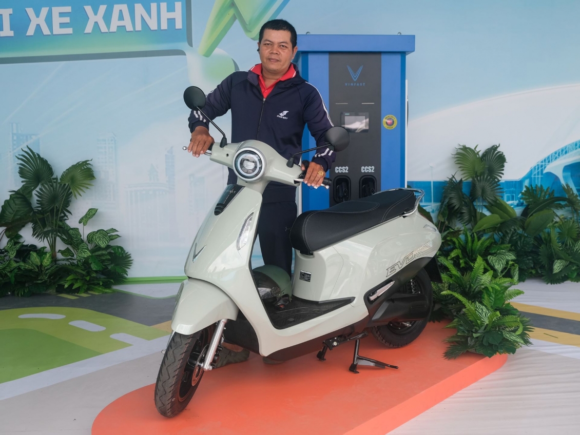 VinFast Evo Grand: Xe máy điện 2 pin đa dụng cho người cần đi xa, chở nhiều