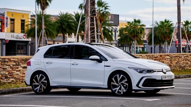 Thuê xe tự lái ngày tết: Giá tăng cao, ưu tiên thuê dài ngày