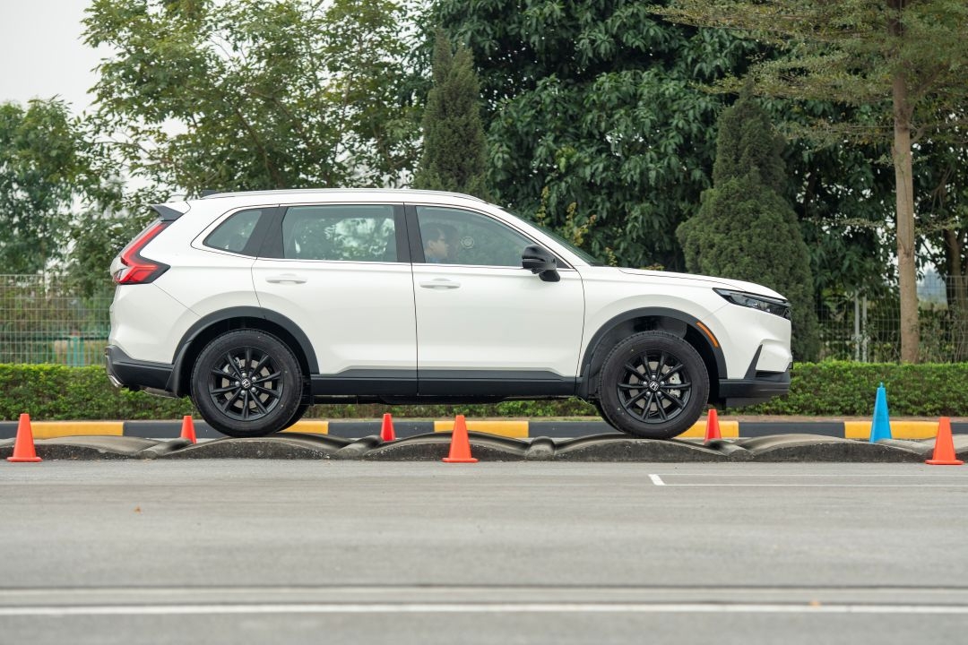 Honda CR-V e:HEV 2026 chốt giá từ 1,17 tỷ đồng