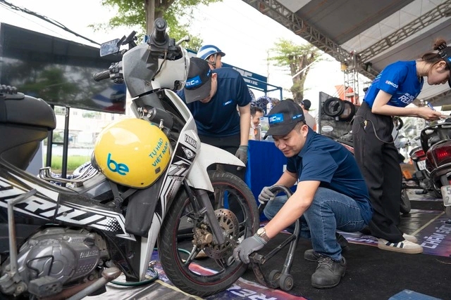 Xe máy đi đường dài cần kiểm tra kỹ bộ phận nào?