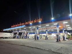 Nhiều tuyến cao tốc thiếu trạm xăng, tài xế cần chú ý gì?