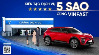 VinFast tặng quà cho khách hàng đóng góp ý kiến về chất lượng dịch vụ của hãng