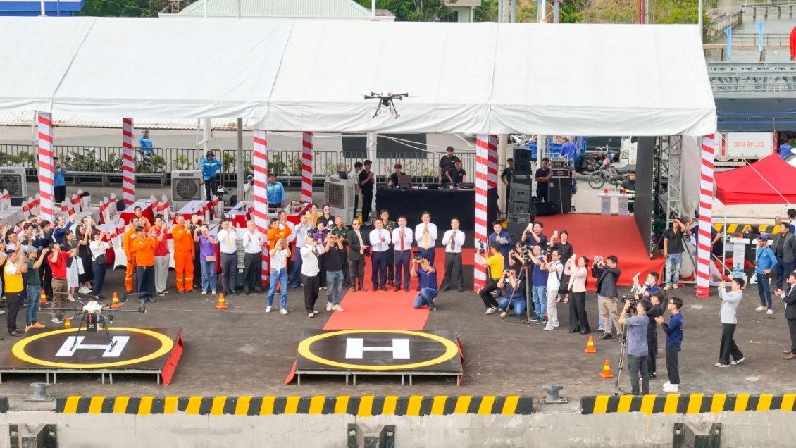 TP.HCM khai trương tuyến giao hàng vượt biển bằng máy bay không người lái