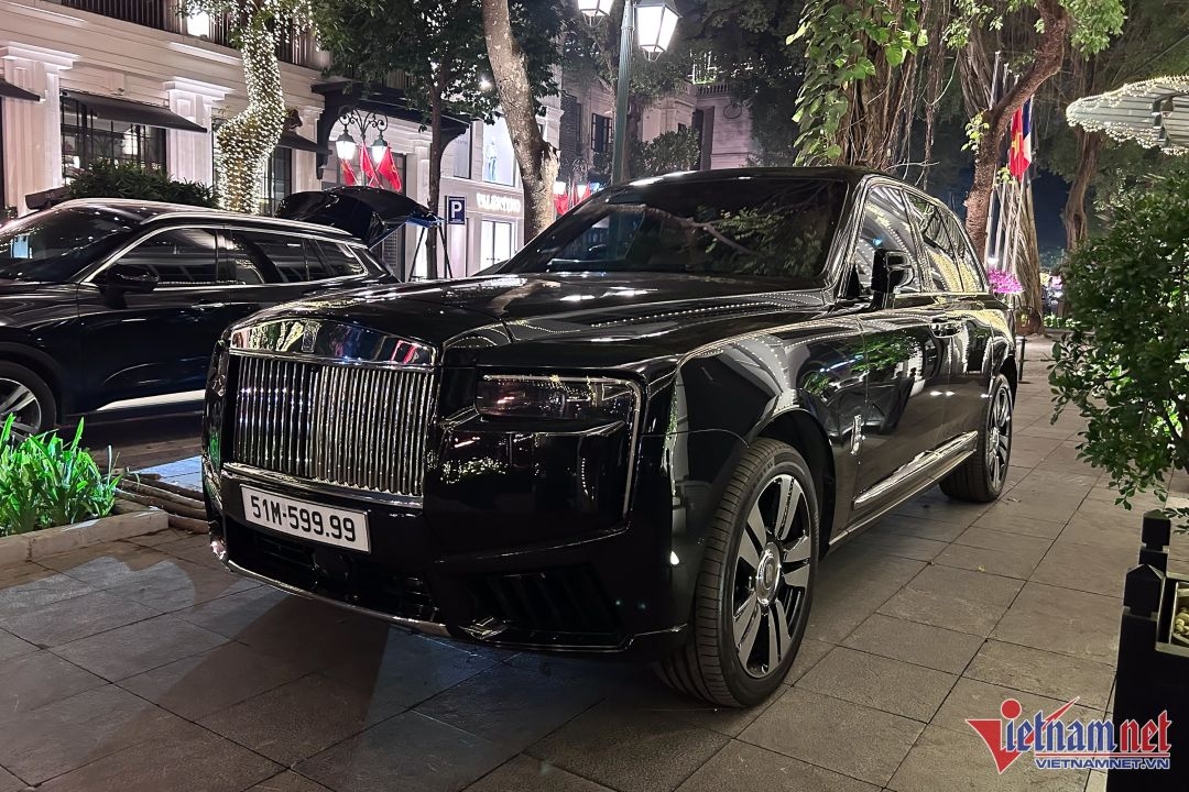 Đại gia Sài Gòn chi hơn 35 tỷ mua xe Rolls-Royce Cullinan kèm biển số tứ quý 9