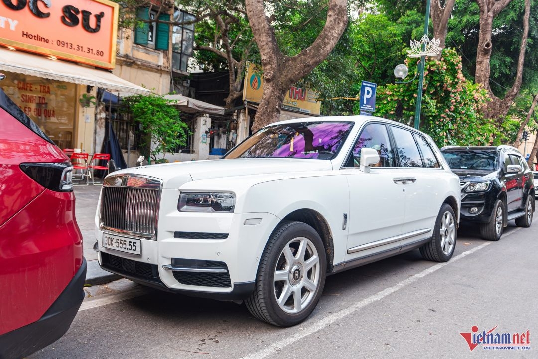 Đại gia Sài Gòn chi hơn 35 tỷ mua xe Rolls-Royce Cullinan kèm biển số tứ quý 9