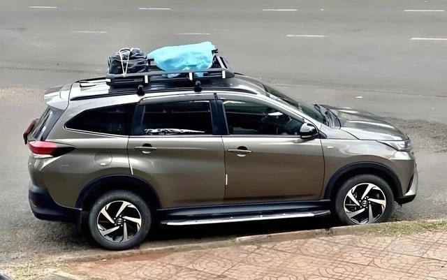 Chở hành lý trên nóc ô tô về quê ăn tết: Có bị CSGT phạt?