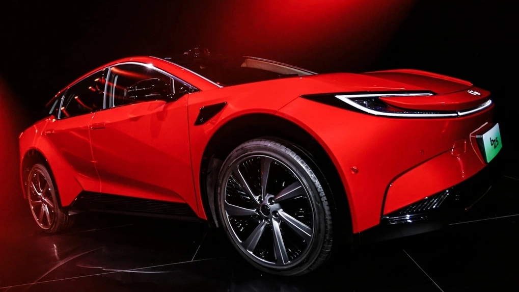 Toyota giữ vững vị trí số 1 toàn cầu dù chậm làm xe điện