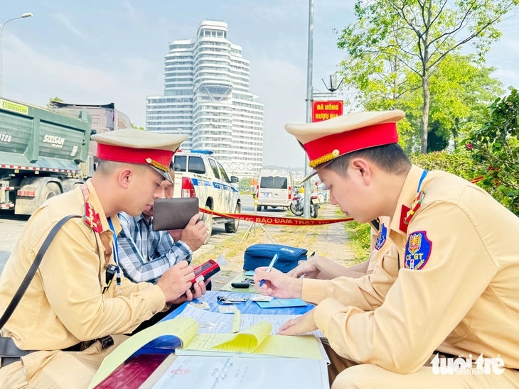 Cách tra cứu phạt nguội bằng VNeTraffic trước mỗi chuyến đi Cách tra cứu phạt nguội bằng VNeTraffic trước mỗi chuyến đi