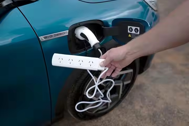 Cách sử dụng nguồn điện từ xe ô tô cho các hoạt động dã ngoại Cách sử dụng nguồn điện từ xe ô tô cho các hoạt động dã ngoại