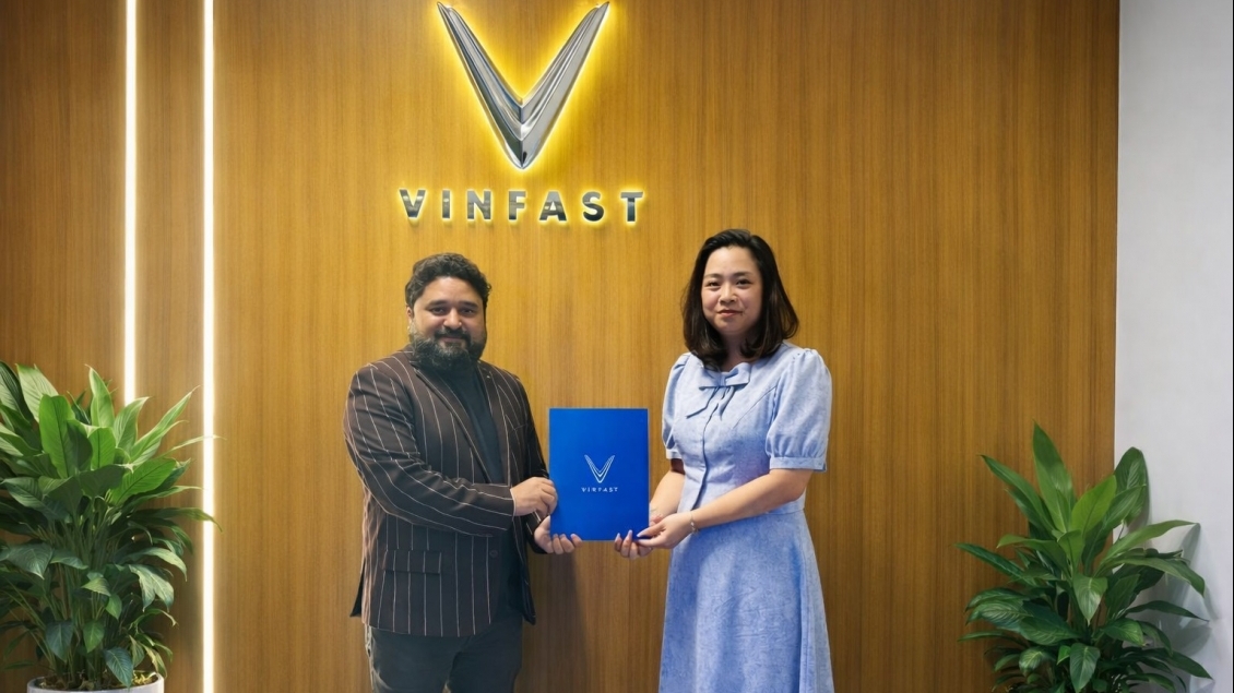 VinFast hợp tác PlusX Electric phát triển hạ tầng sạc xe điện tại UAE