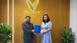 VinFast hợp tác PlusX Electric phát triển hạ tầng sạc xe điện tại UAE