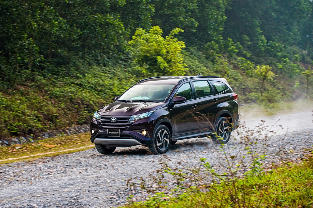 toyota-rush-cho-nguo-i-sa-nh-choi