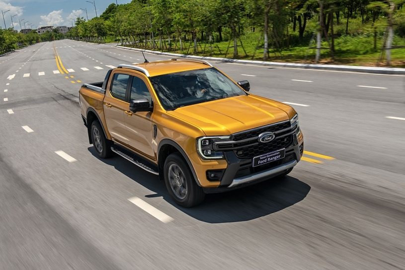 Lật đổ ngai vàng: Mitsubishi Triton tạo cú sốc lịch sử trước Ford Ranger trong tháng 8