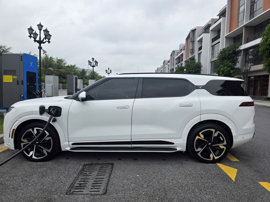 Chủ nhân “bộ sưu tập” 11 xe VinFast ở Hà Nội: “Càng hiểu xe điện, càng thấy đáng giá” Chủ nhân “bộ sưu tập” 11 xe VinFast ở Hà Nội: “Càng hiểu xe điện, càng thấy đáng giá”
