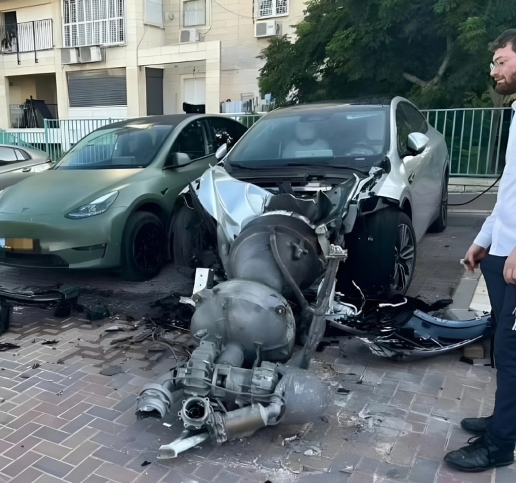 Chiếc xe điện Trung Quốc bất ngờ nổi tiếng sau vụ nổ tên lửa đạn đạo