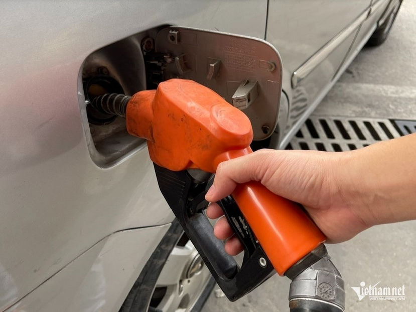 Giá nhiên liệu leo thang: Đi đổ xăng vào khung giờ nào trong ngày là 'hời' nhất? Giá nhiên liệu leo thang: Đi đổ xăng vào khung giờ nào trong ngày là 'hời' nhất?