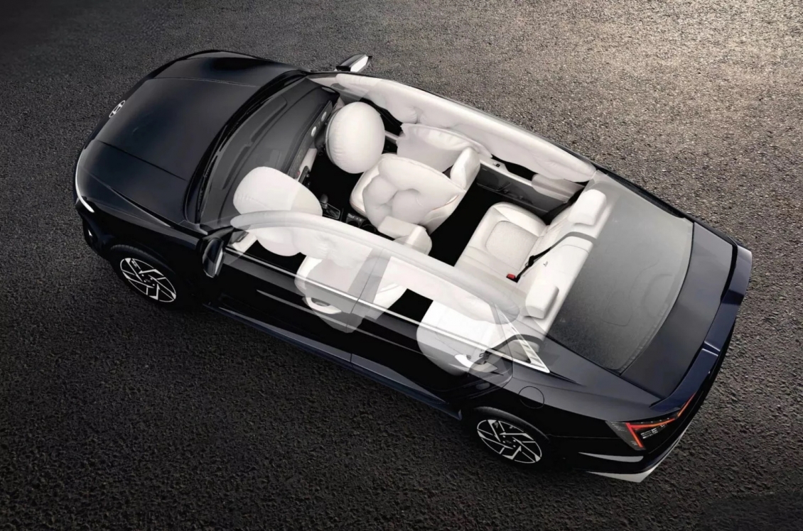 Hyundai Accent 2026 ra mắt: Nội thất có LED như xe Mercedes, cụm màn hình 20,5 inch