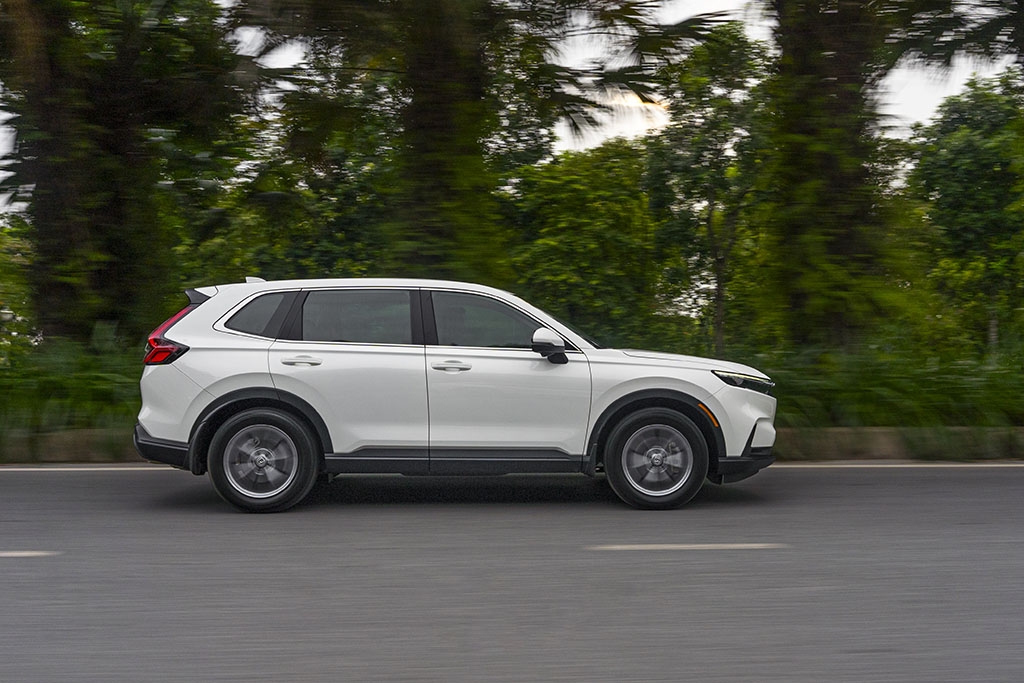 Honda CR-V 2026 bổ sung trang bị cho bản máy xăng, giá tăng nhẹ