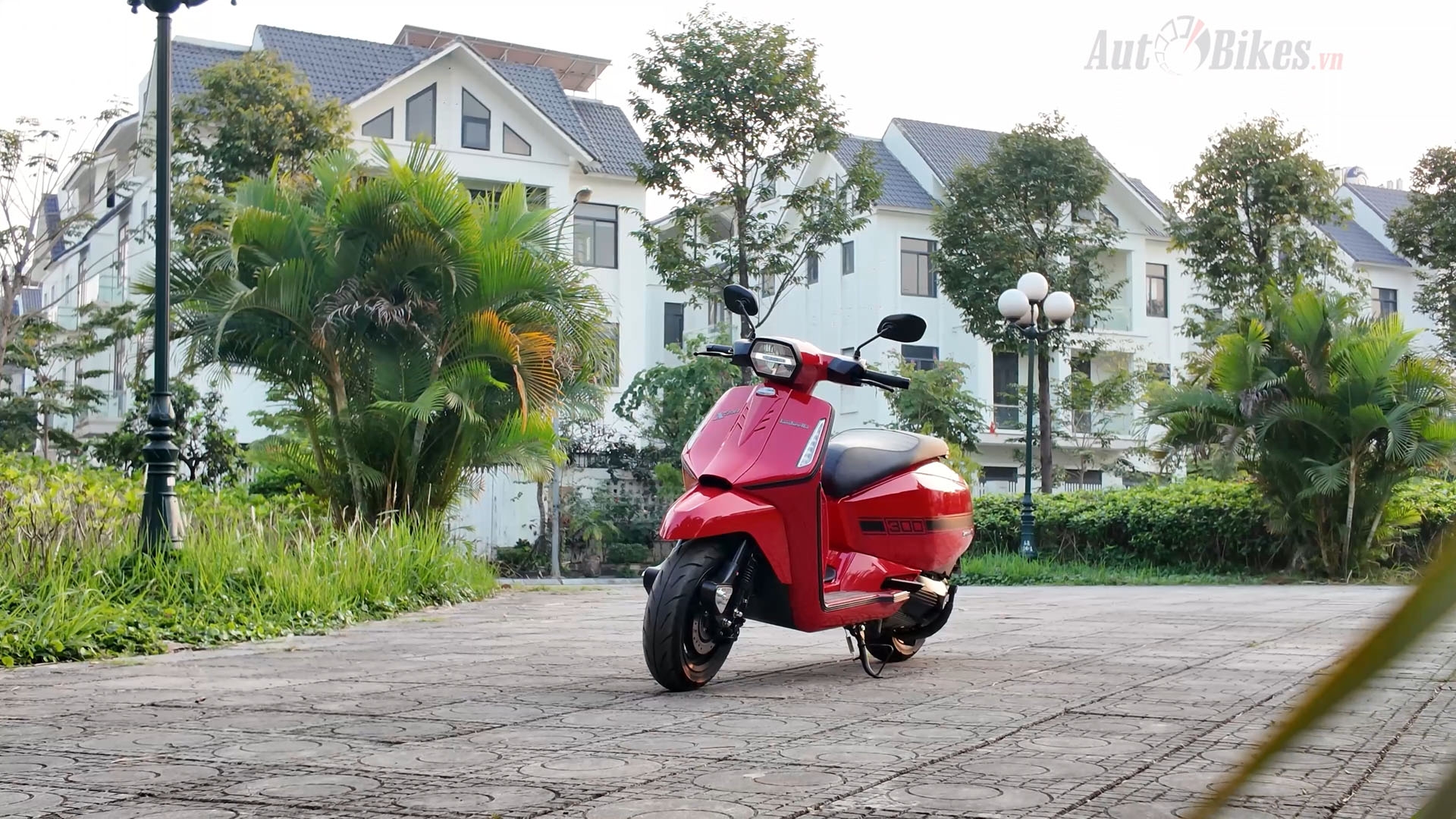 Đánh giá Lambretta X300: Hấp dẫn nhờ độc bản