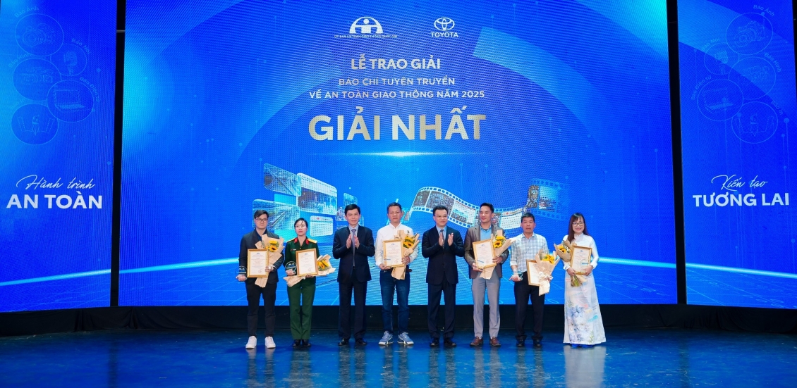 Trao giải “Báo chí tuyên truyền về an toàn giao thông”
