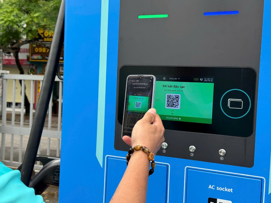 Mô hình trạm sạc tích hợp tại bến xe tạo thuận lợi cho tài xế dịch vụ