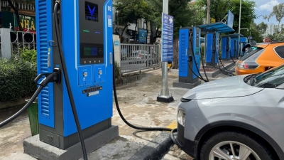 Mô hình trạm sạc tích hợp tại bến xe tạo thuận lợi cho tài xế dịch vụ