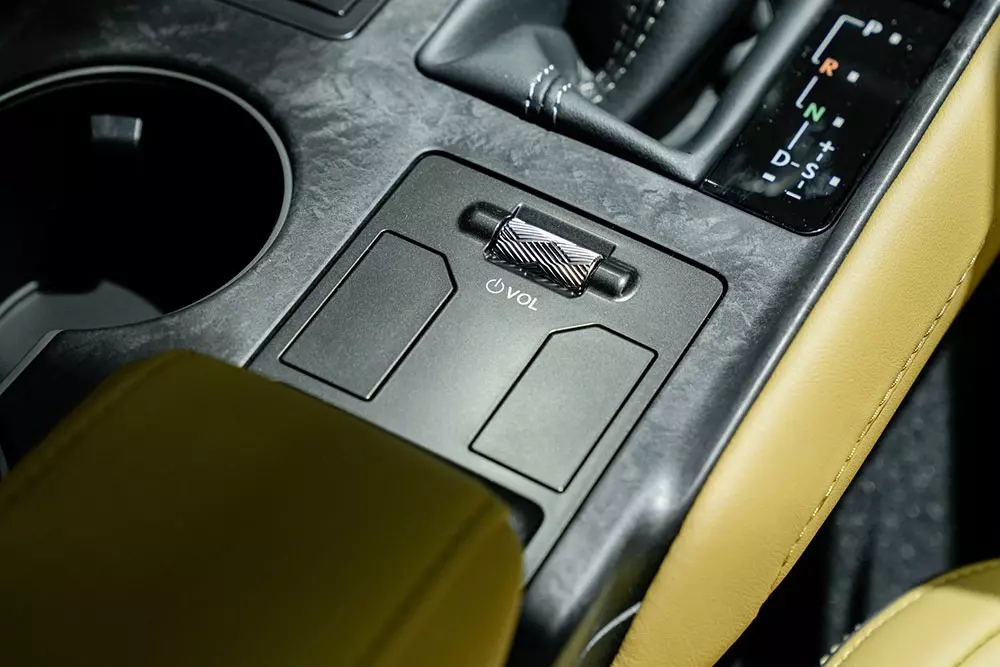 Cận cảnh Lexus IS300h 2026 mới ra mắt Đông Nam Á, liệu có quay trở lại Việt Nam?