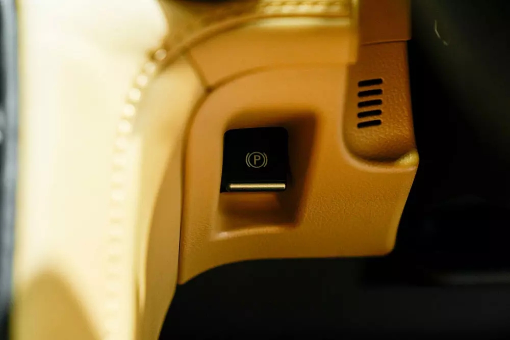 Cận cảnh Lexus IS300h 2026 mới ra mắt Đông Nam Á, liệu có quay trở lại Việt Nam?