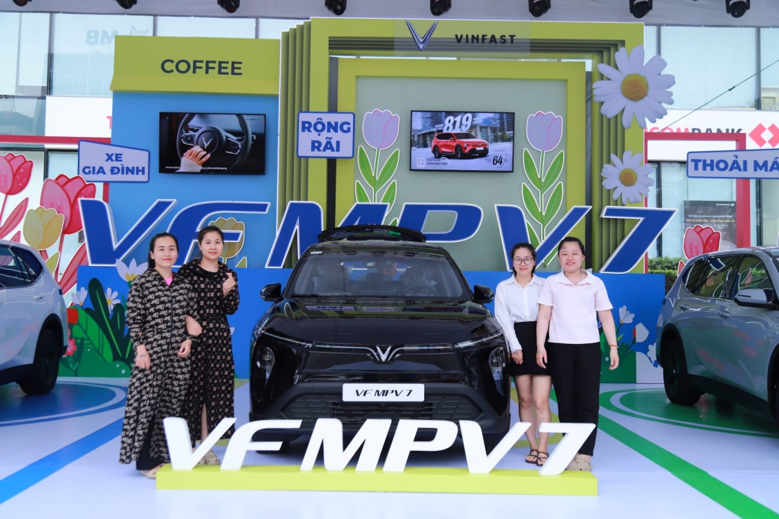 Khách hàng Thanh Hóa bất ngờ với VinFast VF MPV 7: “Hơn cả mong đợi, đúng chất xe gia đình” Khách hàng Thanh Hóa bất ngờ với VinFast VF MPV 7: “Hơn cả mong đợi, đúng chất xe gia đình”