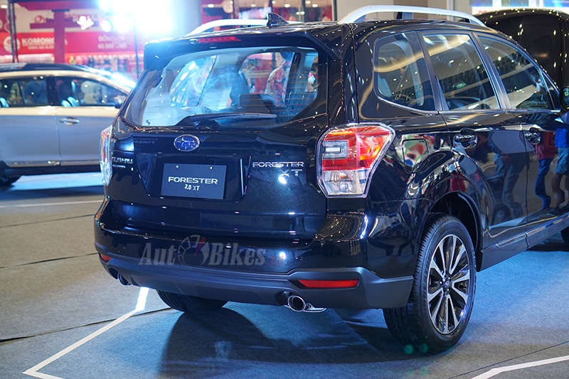 subaru forester 2017 va outback 2017 gia tu 14 ty tai viet nam
