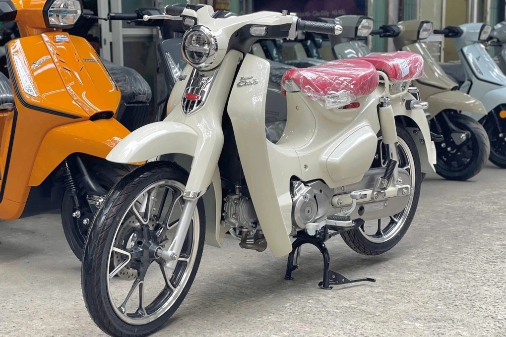Đại lý tư nhân chào bán Honda Super Cub bản đặc biệt, giá đắt hơn SH350i