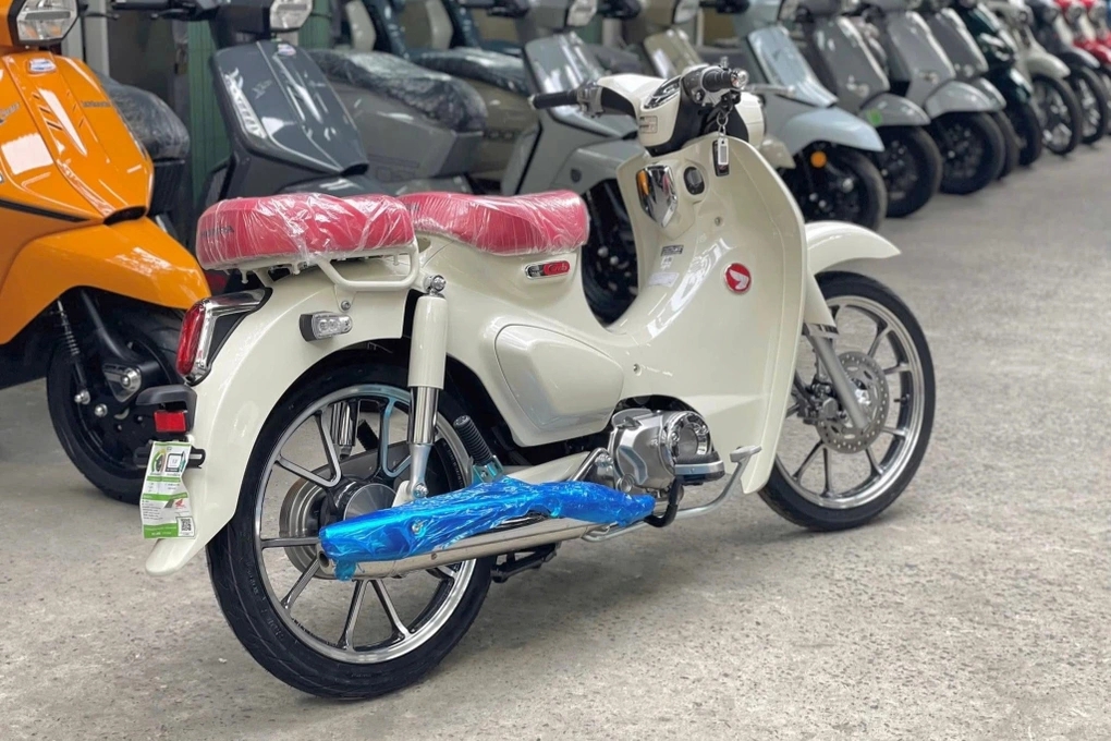 Đại lý tư nhân chào bán Honda Super Cub bản đặc biệt, giá đắt hơn SH350i
