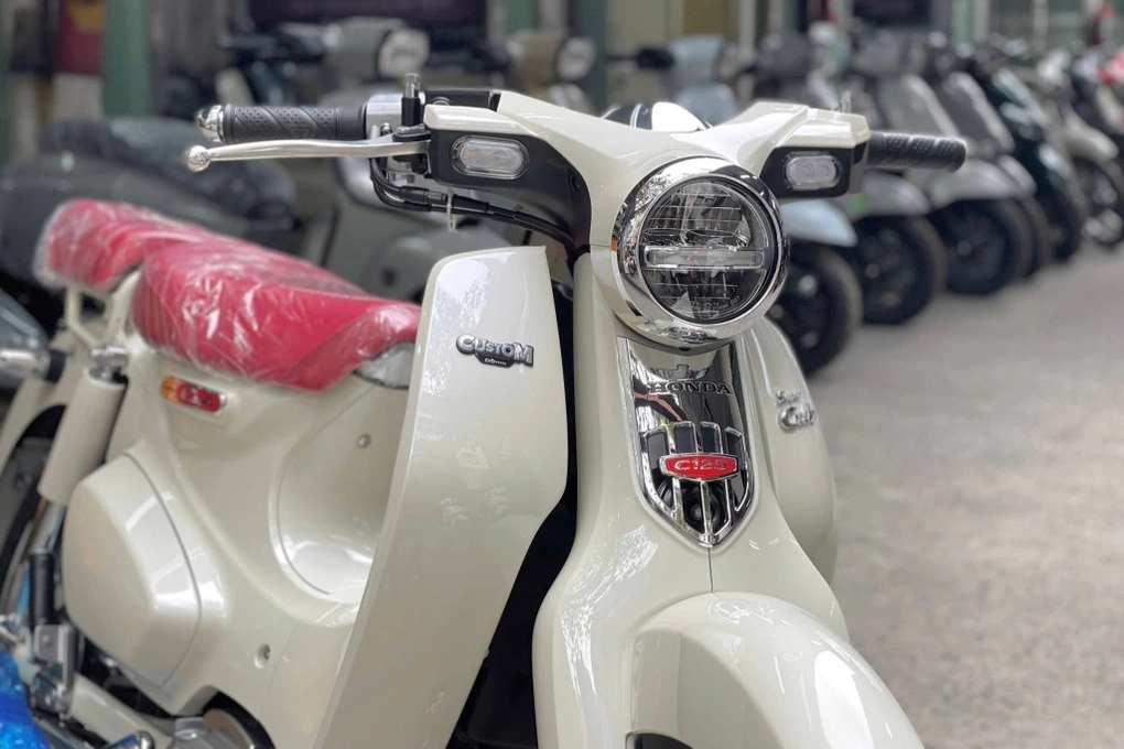 Đại lý tư nhân chào bán Honda Super Cub bản đặc biệt, giá đắt hơn SH350i