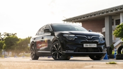 Mua VinFast VF 8 trong tháng 4, chủ xe nhận đặc quyền: Tổng ưu đãi tới 13%, 0 phí sạc pin