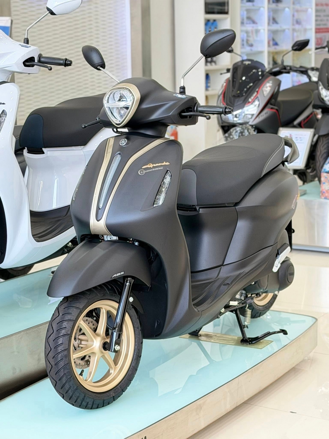 Thị trường xe máy xăng: Honda SH giảm giá mạnh, Yamaha cắt ưu đãi vì khan hàng Thị trường xe máy xăng: Honda SH giảm giá mạnh, Yamaha cắt ưu đãi vì khan hàng