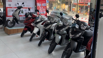 Thị trường xe máy xăng: Honda SH giảm giá mạnh, Yamaha cắt ưu đãi vì khan hàng