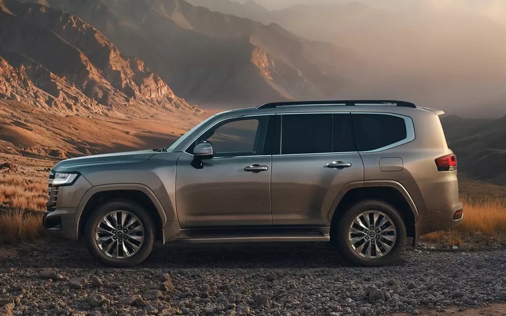 Đại lý Việt nhận cọc cho Toyota Land Cruiser LC300 bản hybrid, giá dự kiến vượt ngưỡng 4,6 tỷ đồng
