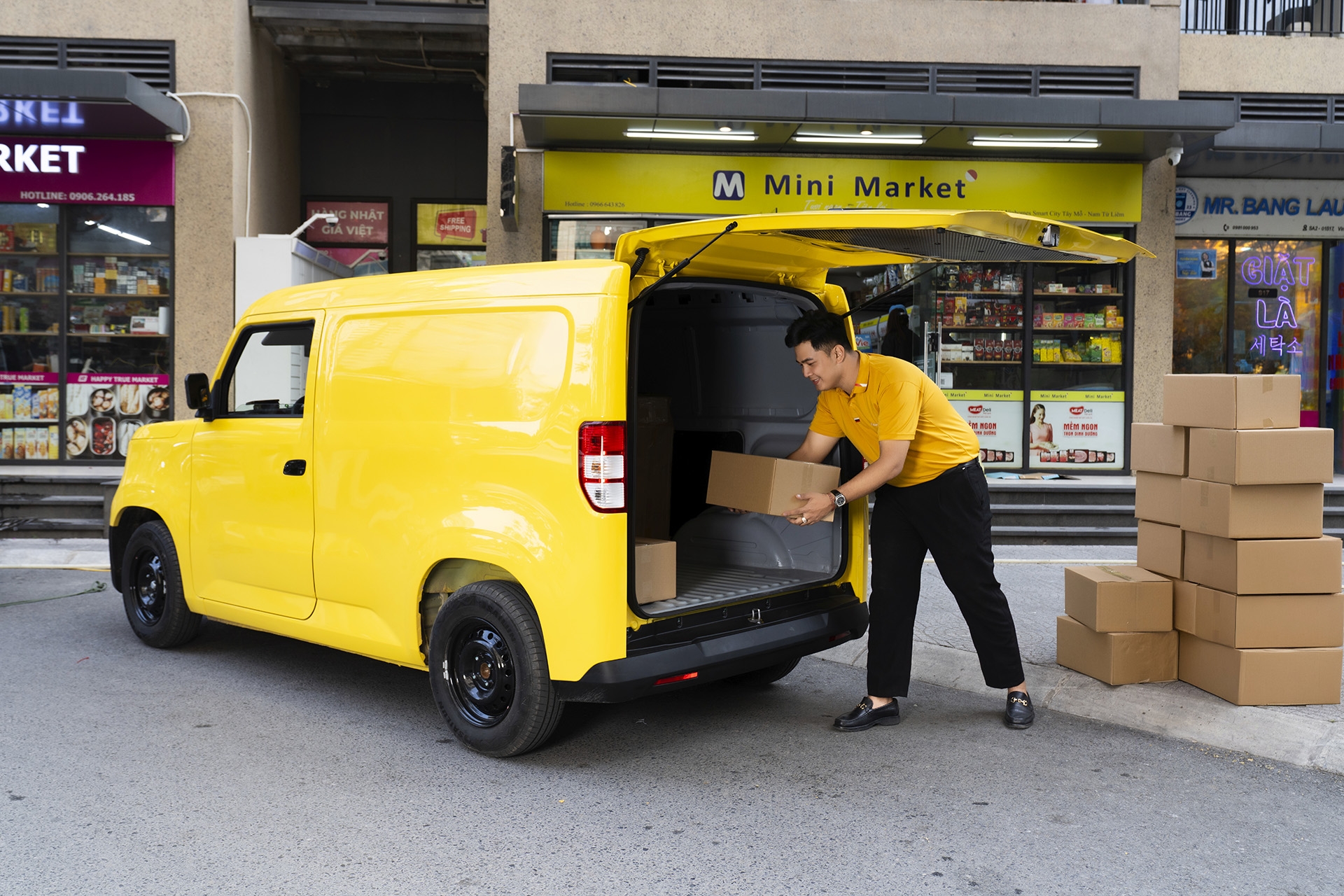 VinFast bùng nổ doanh số, bán hơn 27.000 ô tô điện trong tháng