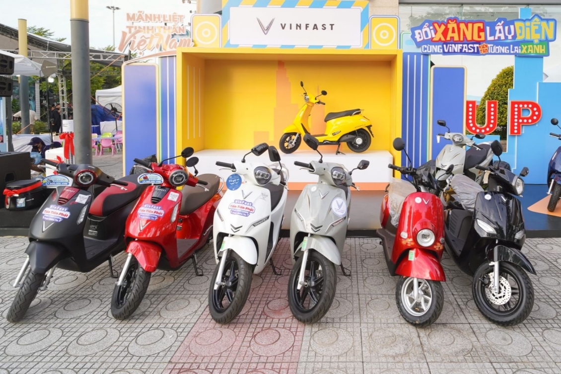 Chuỗi sự kiện “Đổi xăng lấy điện” của VinFast đưa xe máy điện tới gần hơn với người dùng Chuỗi sự kiện “Đổi xăng lấy điện” của VinFast đưa xe máy điện tới gần hơn với người dùng