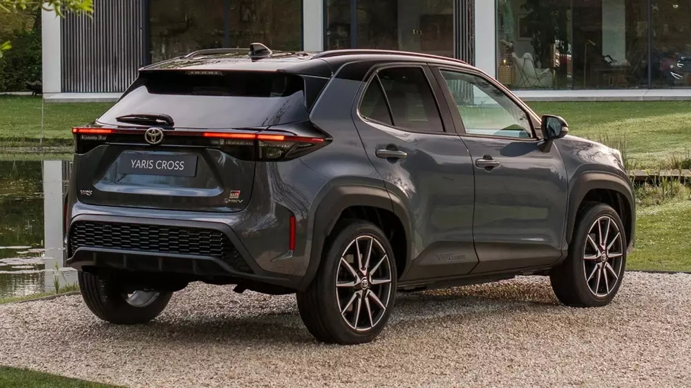 Toyota Yaris Cross 2026 ra mắt với lưới tản nhiệt như Lexus RX, chỉ dùng động cơ hybrid