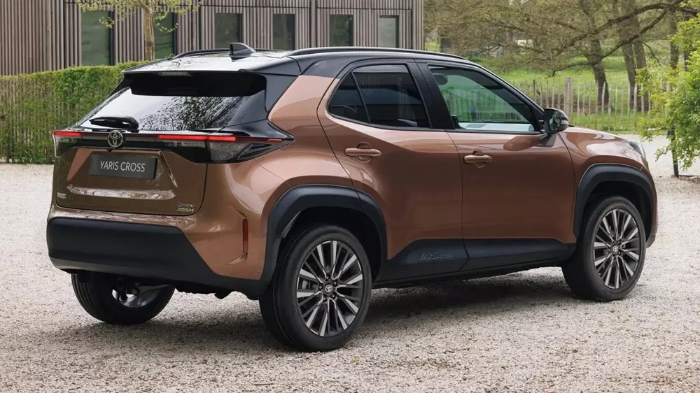 Toyota Yaris Cross 2026 ra mắt với lưới tản nhiệt như Lexus RX, chỉ dùng động cơ hybrid