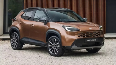 Toyota Yaris Cross 2026 ra mắt với lưới tản nhiệt như Lexus RX, chỉ dùng động cơ hybrid