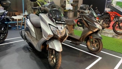 Xe máy rục rịch tăng giá do giá nhựa leo thang