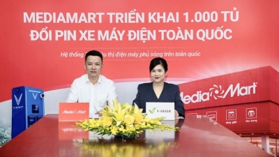 V-Green và Mediamart hợp tác triển khai 1.000 tủ đổi pin xe máy điện
