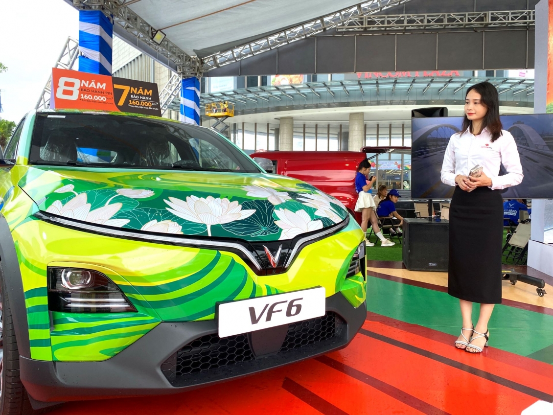 Người dân Hà Tĩnh ấn tượng với khả năng vận hành của xe điện sau trải nghiệm với VinFast VF 6