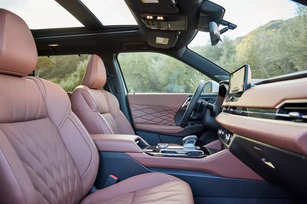 Vén màn Mitsubishi Outlander 2026 với động cơ hybrid mới